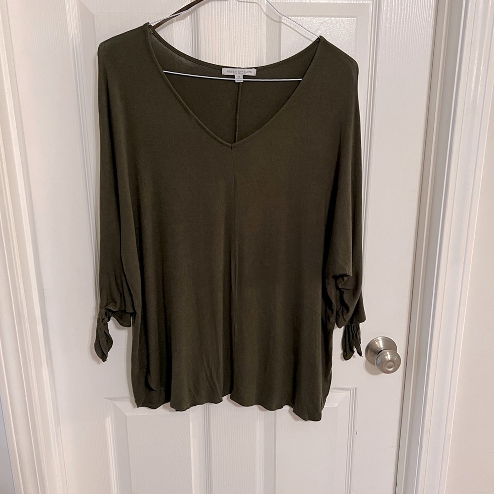 Green shirt, elbow length sleeve with ties.